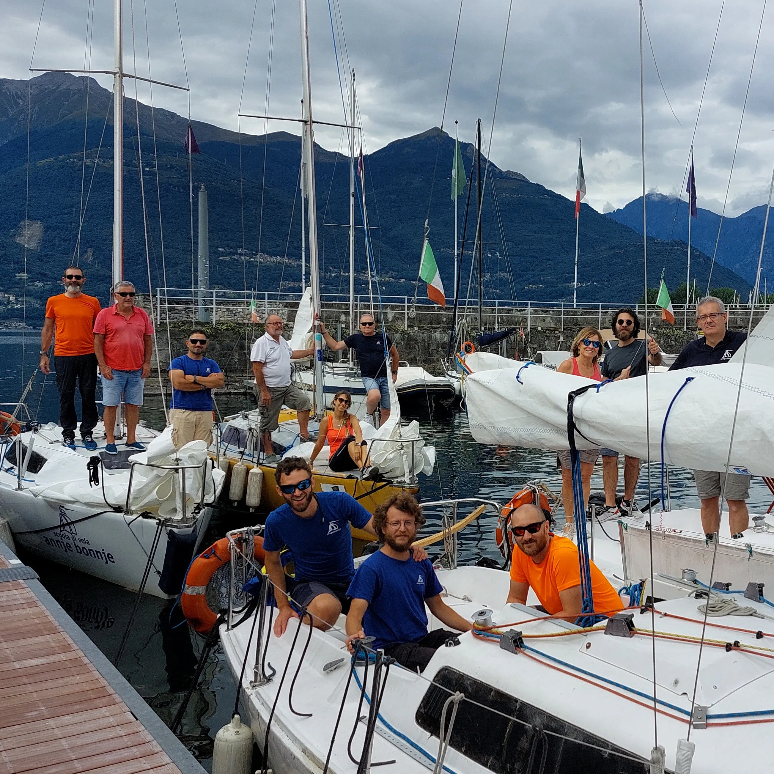 Istruttori di Annje Bonnje al porto di Colico