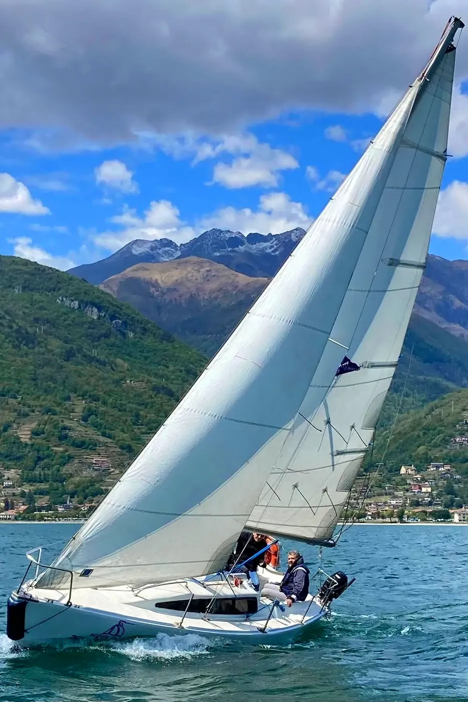 Una barca sul lago di Como