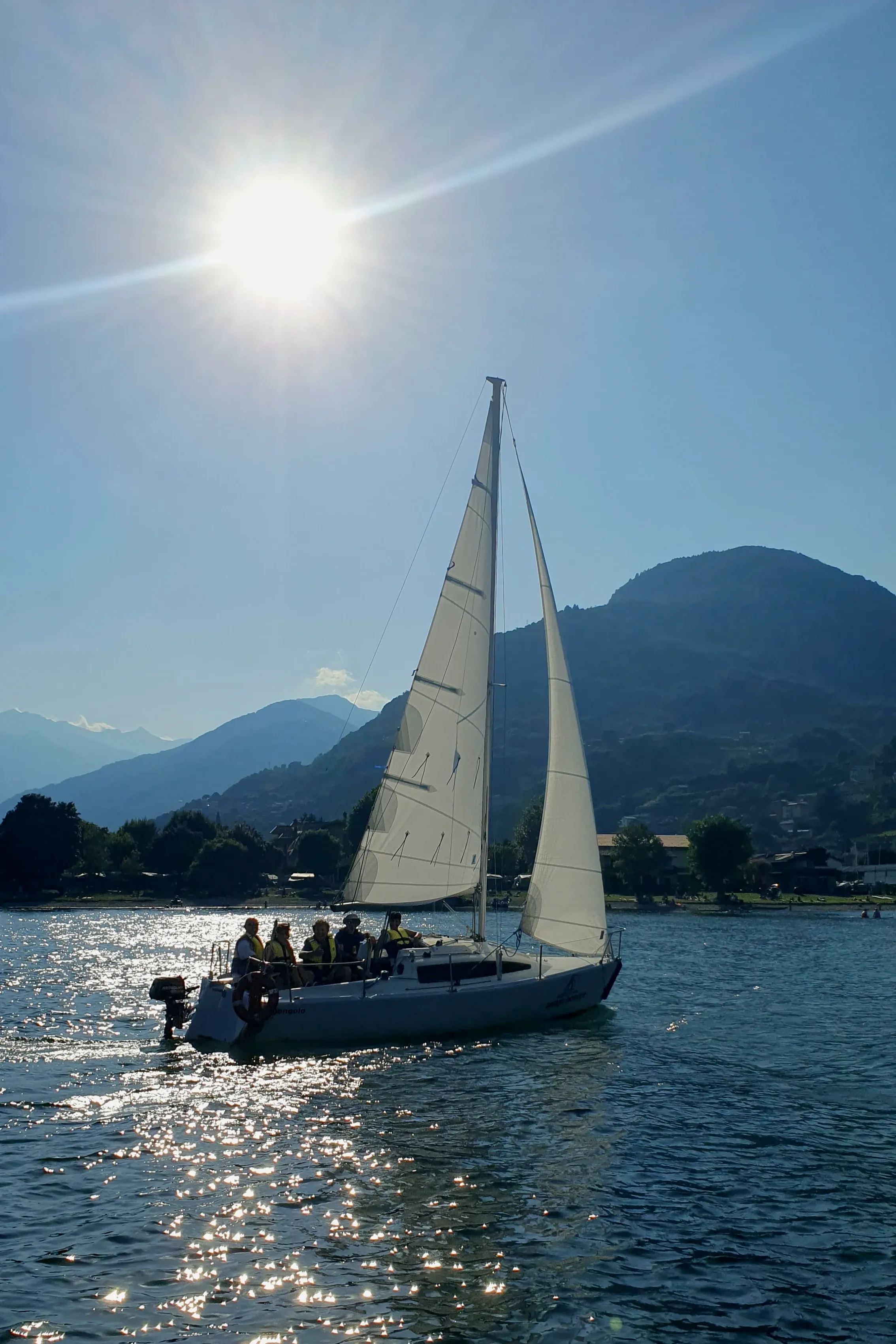 Una barca sul lago di Como