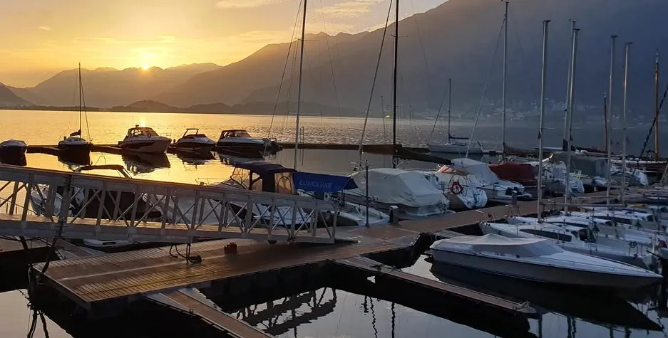 Il porto di Domaso al tramonto