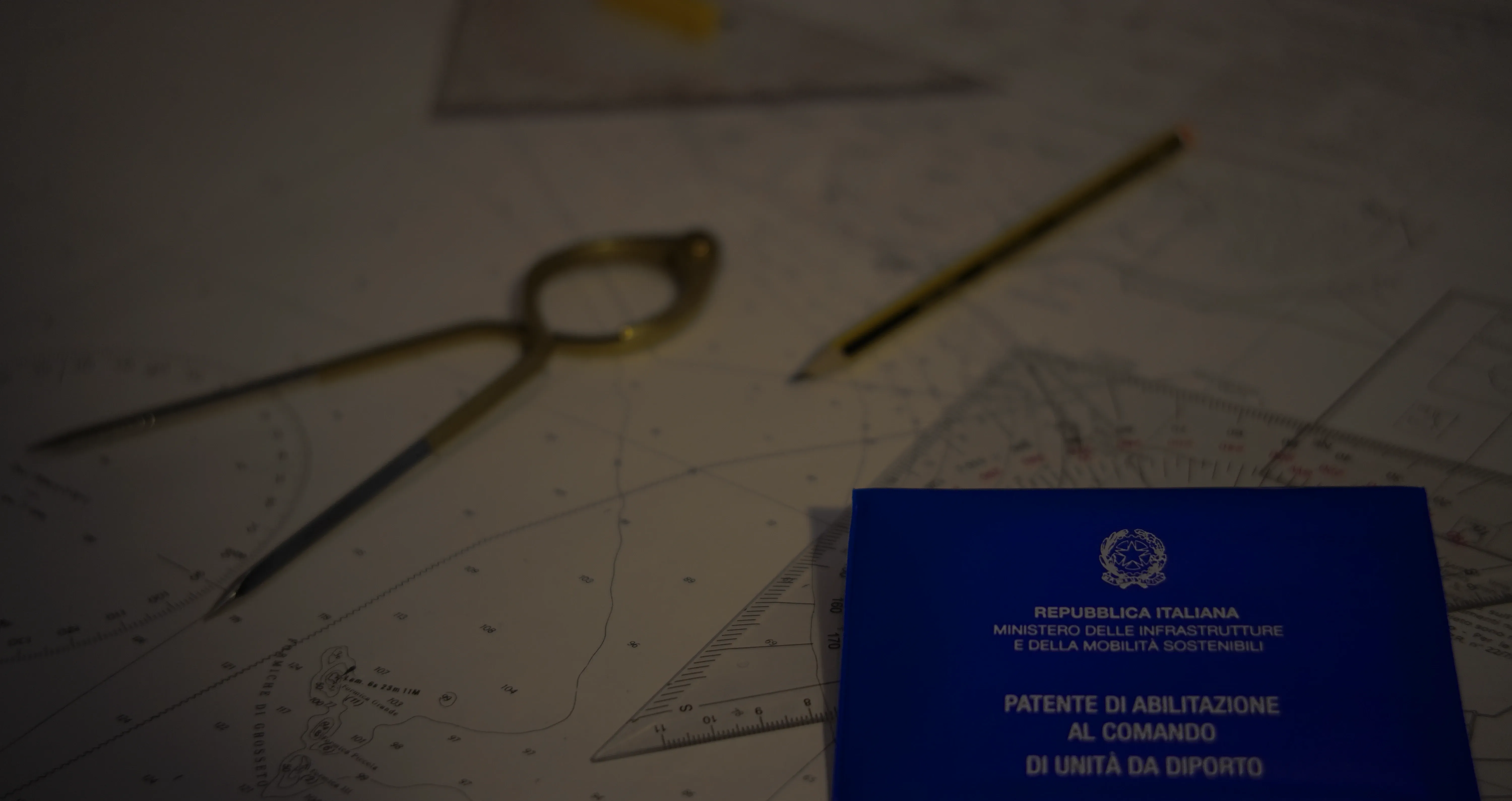 Carta nautica e strumenti per il carteggio